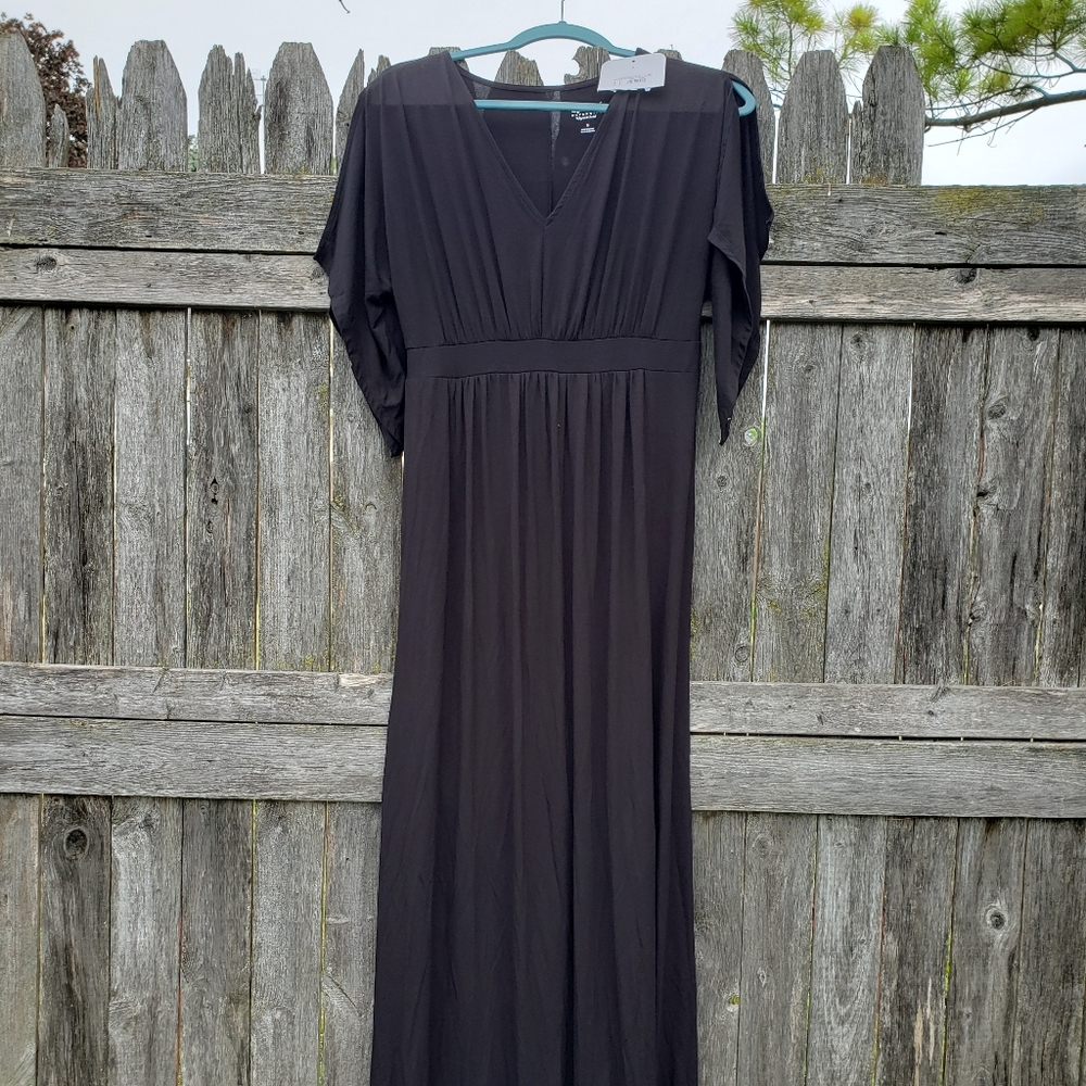 Brand new!! NWT Ingrid & Isabel soft & stretchy black maternity dress sz small